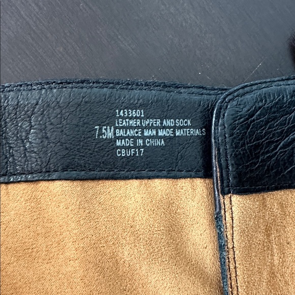 Sofft Boots (7.5) - Picture 10 of 11